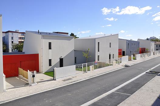 Vue d\'ensemble des bÃ¢timents oÃ¹ ont eu lieu les travaux d\'Ã©tanchÃ©itÃ©